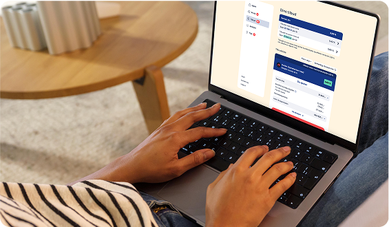 Person som sjekker boliglån tilbud fra andre banker